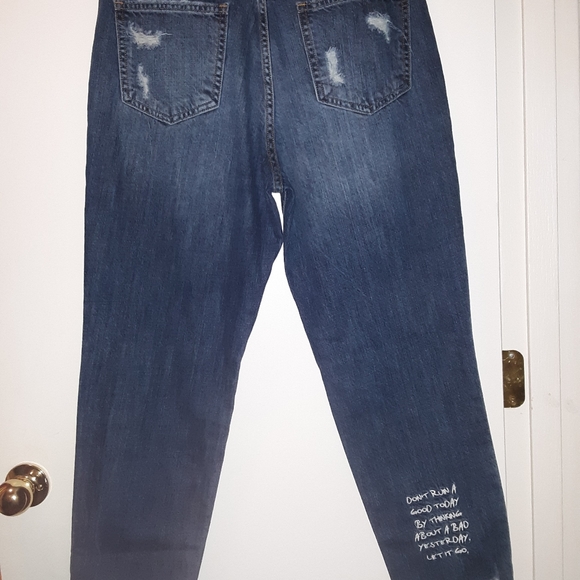 Distressed jeans - Picture 4 of 4